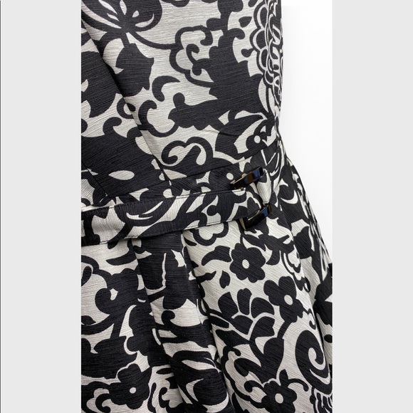 Cache
Black Sleeveless Scoop Neck Work /Office Dress 4 - Picture 5 of 11